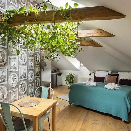 Bohemian Chic 2 Bedroom 2 Bathroom Loft With Hanging Chair Прага Экстерьер фото