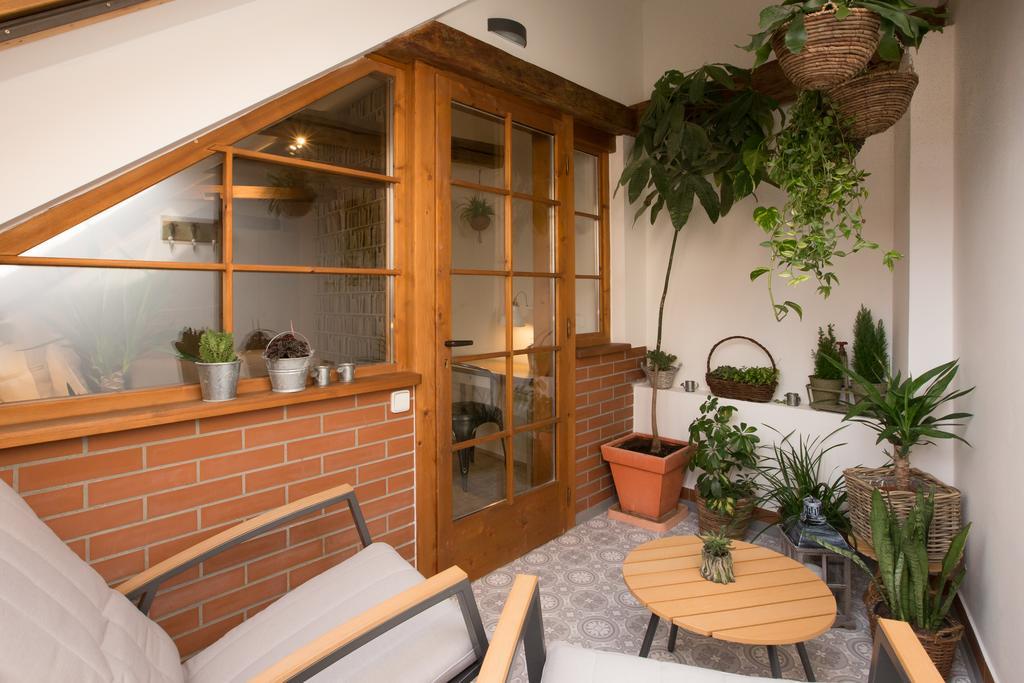 Bohemian Chic 2 Bedroom 2 Bathroom Loft With Hanging Chair Прага Экстерьер фото